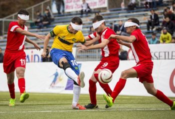 Como funciona uma partida de futebol de cegos?
