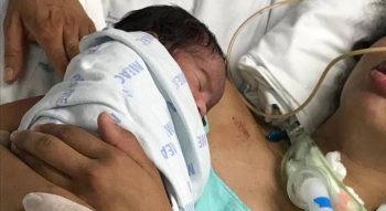 Depois de 23 dias em coma, essa mulher acordou após ter o primeiro contato com o filho