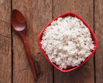 Essa nova forma de cozinhar arroz diminui as calorias pela metade