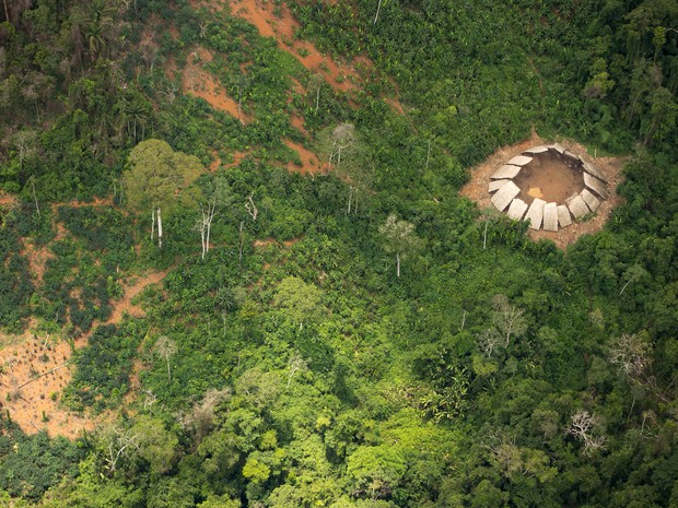 Por que não fazemos contato com as civilizações que são isoladas da civilização?