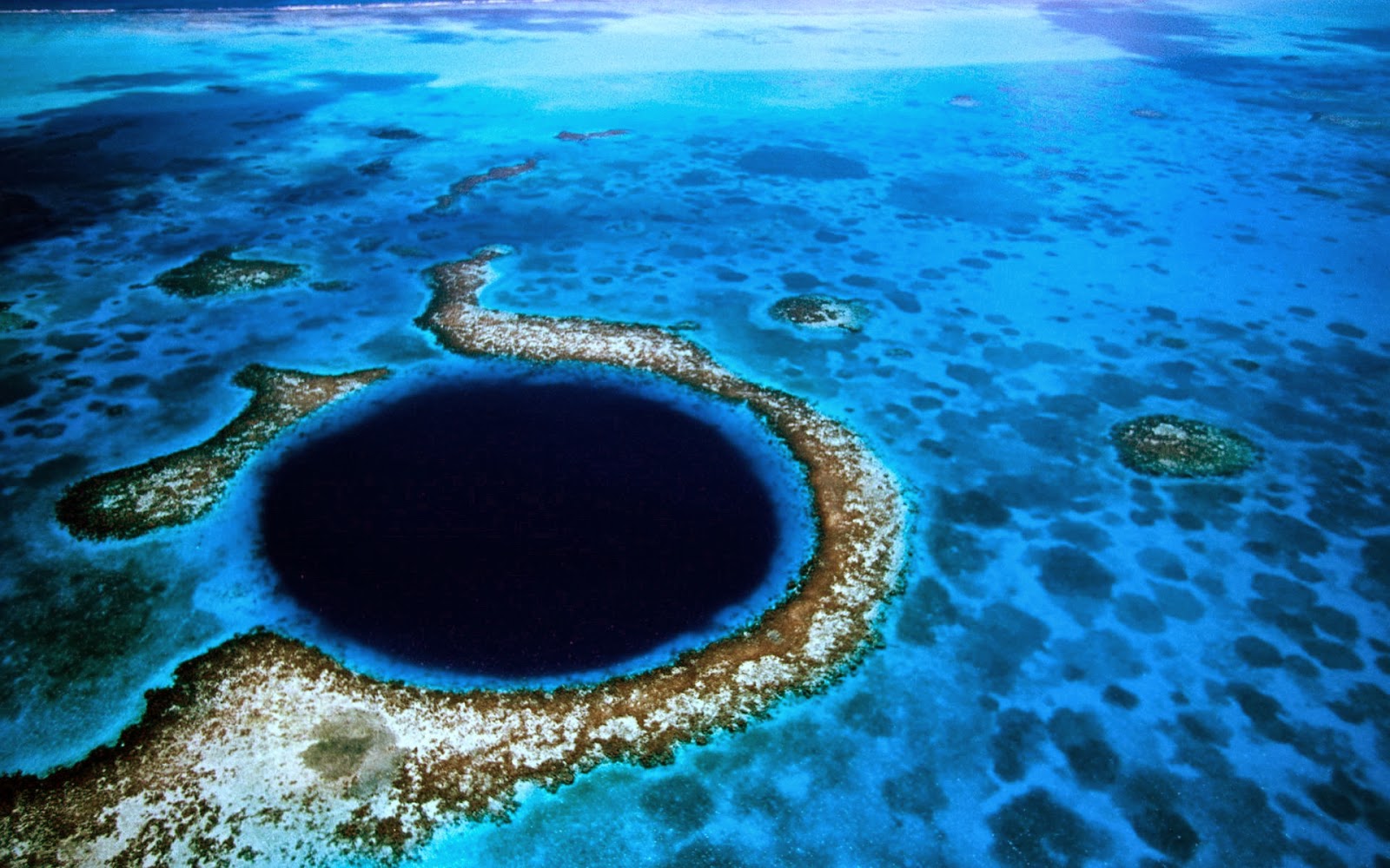 Aparentemente, as águas dos oceanos estão sendo sugadas para o interior da Terra
