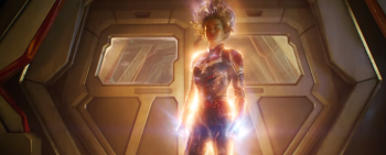 Brinquedo de Capitã Marvel revela forma especial da heroína