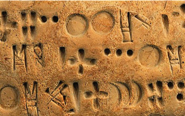 7 histórias intrigantes envolvendo cartas e livros misteriosos