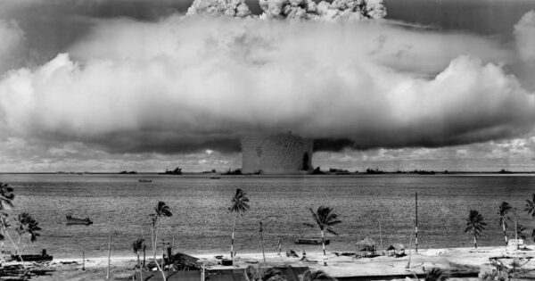10 locations that were used to test nuclear bombs 4 8 lugares que foram usados para testes nucleares 10 locations that were used to test nuclear bombs 4