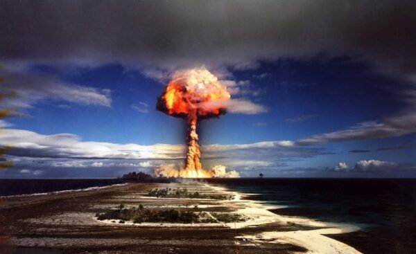 10 locations that were used to test nuclear bombs 7 8 lugares que foram usados para testes nucleares 10 locations that were used to test nuclear bombs 7