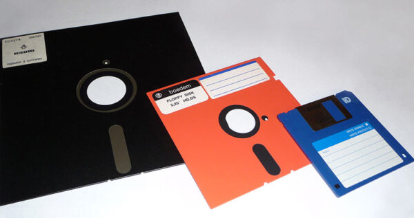 100101001 7 tecnologias ultrapassadas que ainda usamos 100101001