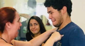 Jovem que fazia faxina para pagar cursinho passa em medicina na USP