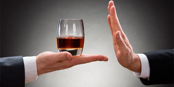 É isso que acontece quando você fica sem beber álcool por 28 dias