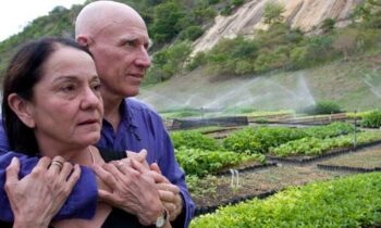 Casal refloresta região para ser o lar de espécies ameaçadas