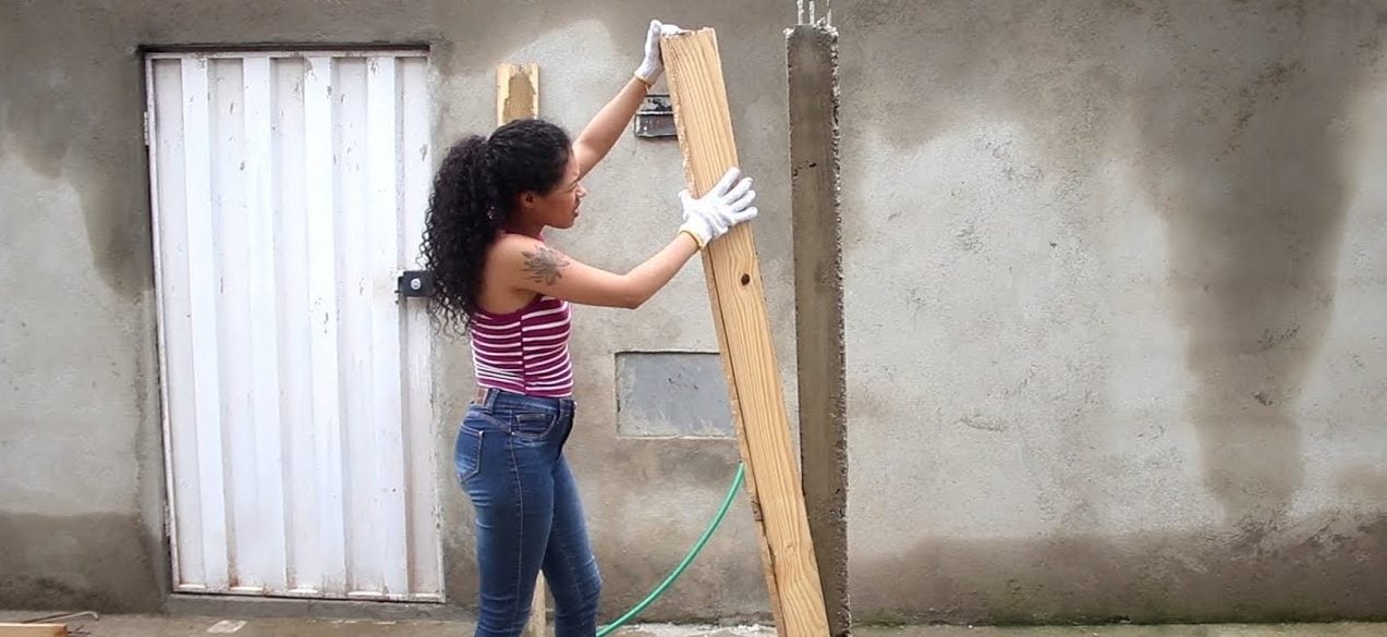 Mulher faz sucesso no Youtube dando dicas de construção