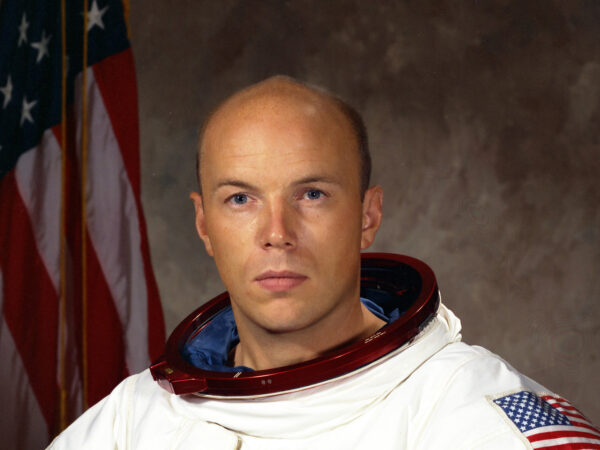 Story Musgrave 7 histórias de astronautas que farão você nunca querer ir para o espaço Story Musgrave