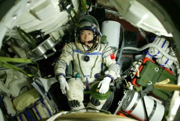 Yang Liwei 7 histórias de astronautas que farão você nunca querer ir para o espaço Yang Liwei