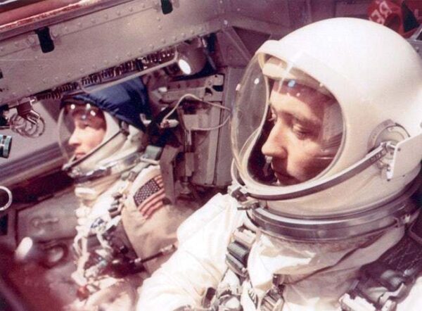 james mcdivitt saw something he couldn and 39 t explain photo u3 7 histórias de astronautas que farão você nunca querer ir para o espaço james mcdivitt saw something he couldn and 39 t explain photo u3