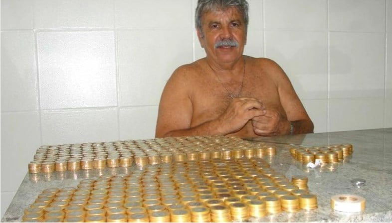 Ele resolveu parar de fumar e guardou o dinheiro todos os dias