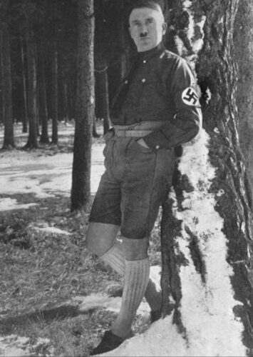 hitler de pose Conheça as fotos de Hitler que ele mesmo censurou hitler de pose
