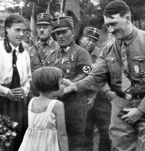 hitler e crian%C3%A7a Conheça as fotos de Hitler que ele mesmo censurou hitler e crian%C3%A7a