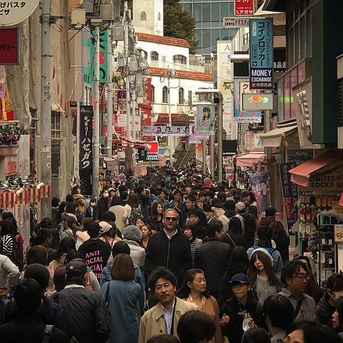 10 imagens que mostram que o Japão não foi feito para pessoas altas