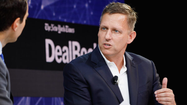Peter Thiel Conheça 7 bilionários que estão tentando se tornar imortais Peter Thiel