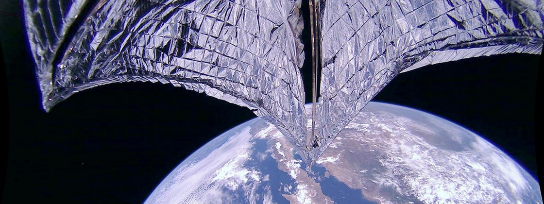 Conheça o satélite espacial que funciona como uma grande ''vela solar''