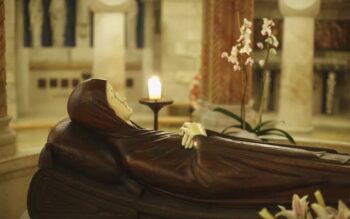 Como morreu Maria, mãe de Jesus?