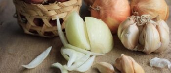 Entenda como alho e cebola podem diminuir os riscos de câncer de mama