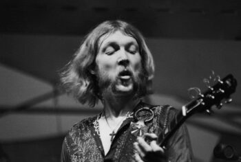 7 teorias loucas sobre o lado obscuro da indústria musical