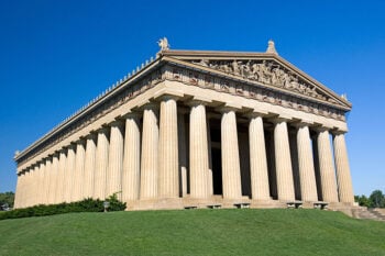 Como eram 7 monumentos da Antiguidade quando foram construídos?