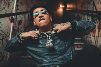 Conheça o rapper brasileiro que lançou seu álbum em um grupo de WhatsApp