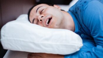 Empresa vai pagar para pessoas dormirem 9 horas durante 100 dias