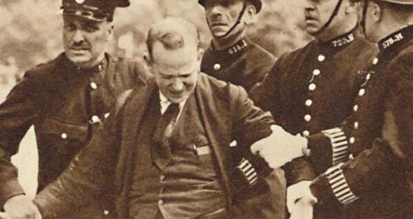4 11 7 tentativas de assassinato contra membros da Família Real 4 11