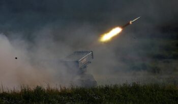 Rússia lança primeira arma hipersônica do mundo