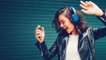 Veja quanto tempo a música leva para curar a tristesa, segundo estudo