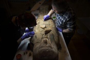 Pintura de deusa egípcia é encontrada em sarcófago de 3 mil anos