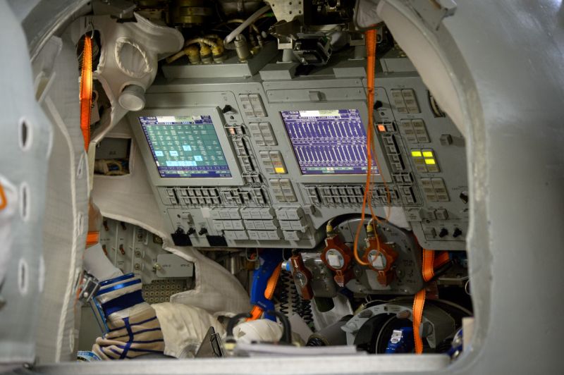 Pela primeira vez, astronautas abrem mão dos botões e usam telas sensíveis ao toque em espaçonaves