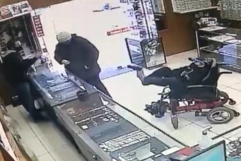 Deficiente físico e mudo tenta assaltar relojoaria com arma nos pés