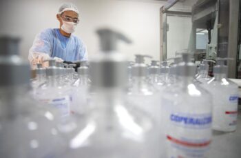 Por que parece que o álcool em gel ficou melequento de repente?