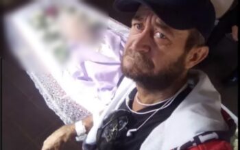 Homem que velou a mãe sozinho morre após ter corpo queimado