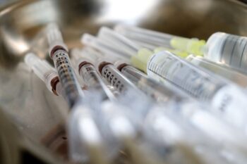 Vacina feita pela Rússia pode ficar pronta em agosto