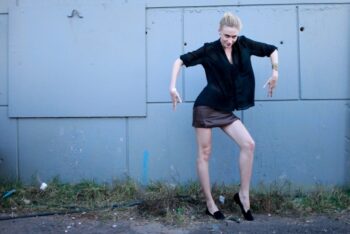 10 poses mais estranhas feitas por modelos