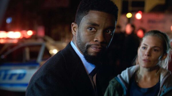 Por que Chadwick Boseman doou parte de seu salário para Sienna Miller?
