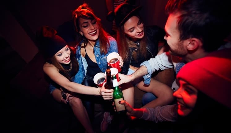 Álcool danifica o cérebro na adolescência e não faz somente isso