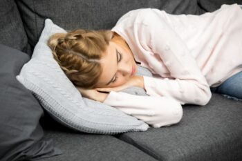 Cochilar à tarde está relacionado com uma melhor agilidade mental, segundo estudo