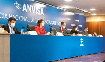 Anvisa autoriza uso emergencial das vacinas Coronovac e de Oxford