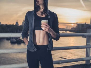 Beber café antes de praticar exercícios pode fazer uma coisa incrível para seu corpo