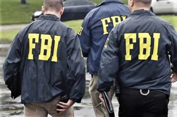 Mulher adotada quando bebê descobre que pai biológico está na lista dos mais procurados do FBI