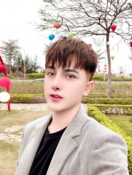 Vietnamita realiza 9 cirurgias plásticas após ser ridicularizado em entrevista de emprego