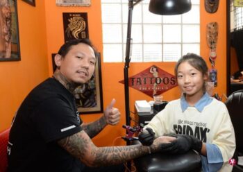 Você se deixaria ser tatuado por essa garota de 13 anos?