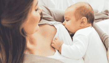 Entenda porque mamar no peito até 1 ano aumenta o QI, renda e escolaridade na vida adulta