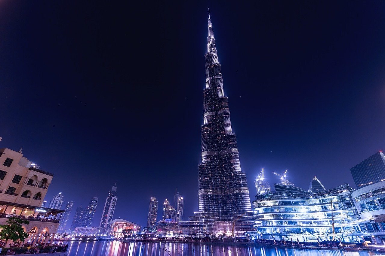Dubai retira o esgoto em caminhões?