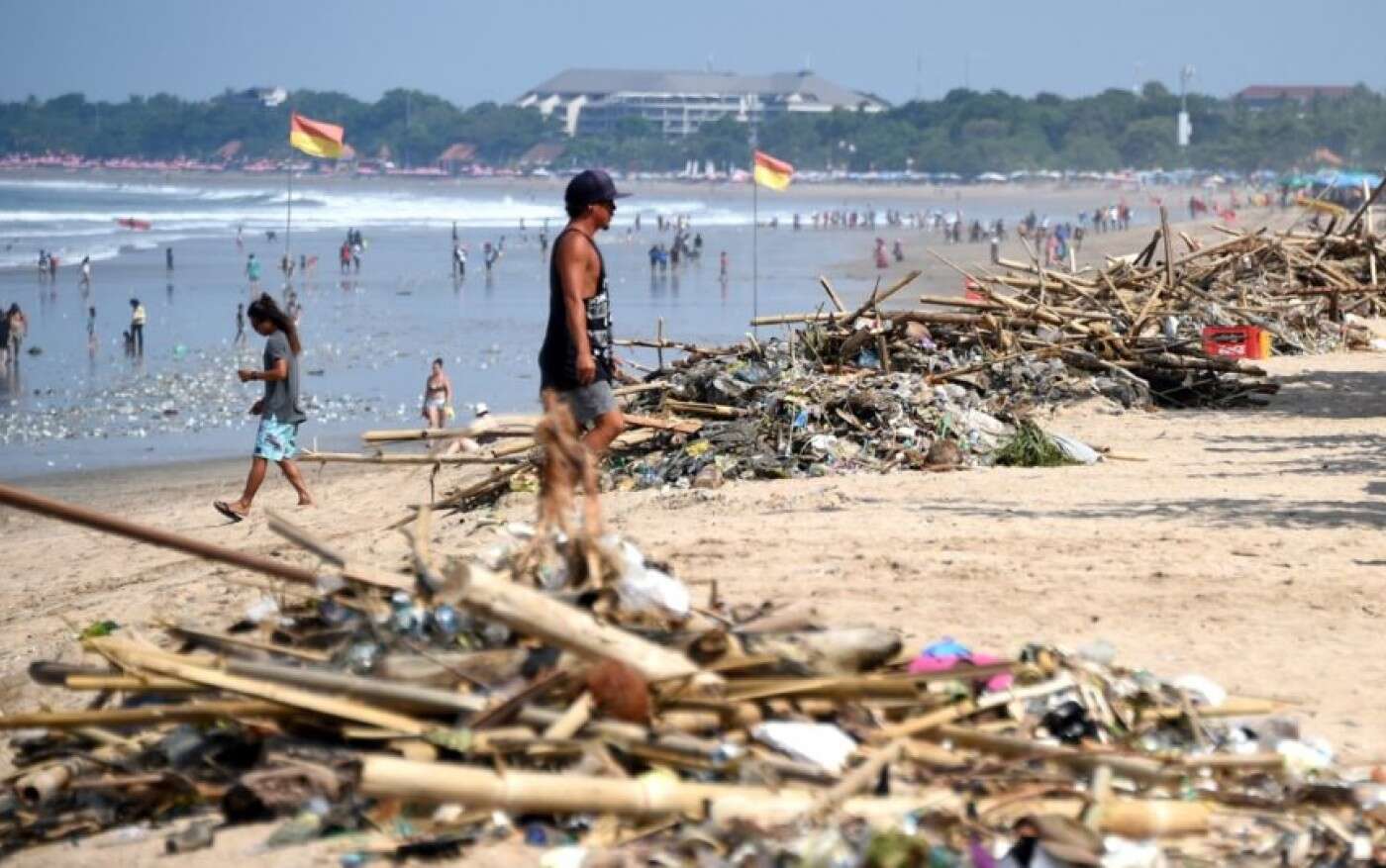 Mar poluído de Bali